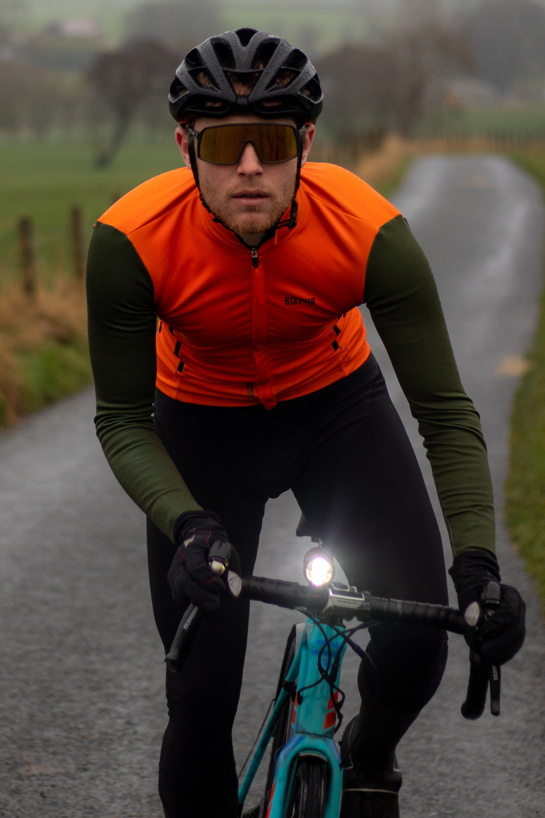 SIXTY/8  MENS LANGBAR CYCLING SOFTSHELL JACKET - ORANGE/GREEN