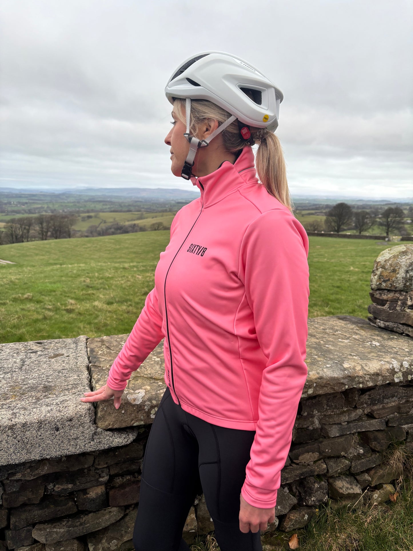 WOMENS THERMAL SOFTSHELL CYCLING JACKET - CORAL